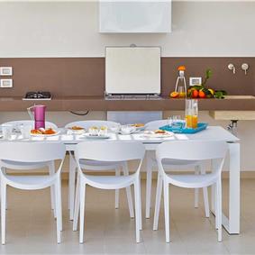 3 bedroom villa with pool & sea views, Alcamo Marina, sleeps 6-7